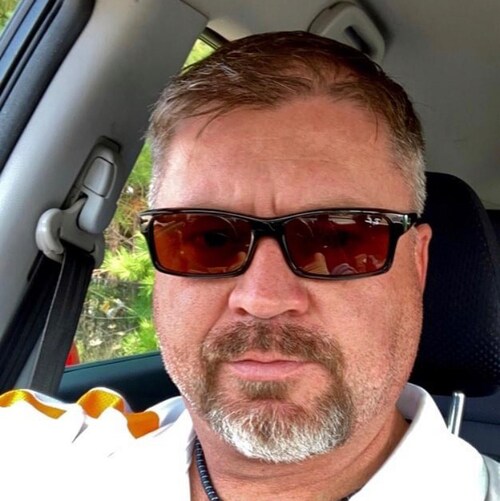 Single dad, born and raised in West Tennessee. Sports and music lover.