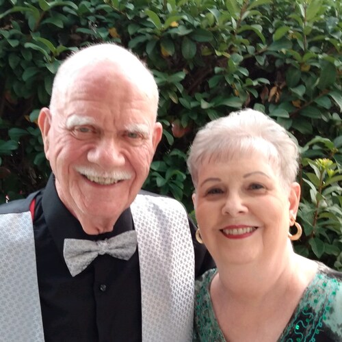 We are life long Conservative loving USA citizens. Dedicated TRUMPER'S!! Save America!! War Room Steve Bannon Fan 
🇺🇸�...