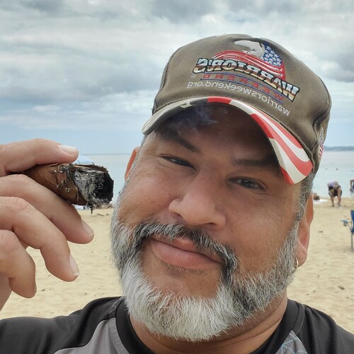 Retired Navy Seabee.
Born in Cleveland, raised in Puerto Rico. Independent voter! Term limits!