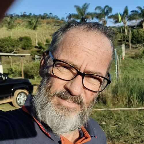 Brasil acima de tudo,
Deus acima de todos.