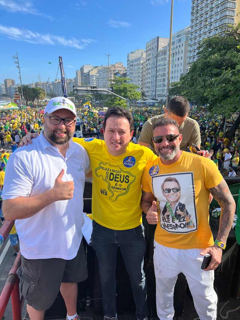 Great to meet Deputado Estadual candidate Fabio Silva and his team today! Everybody is celebrating! ...