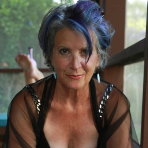 Love Jesus! One God, two genders. Stop the shot. Zoos are my Muse. Well secluded, I see all...