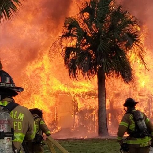 Retired FireMedic🔥======🚒 
America First 🇺🇸 God fearing WOMAN