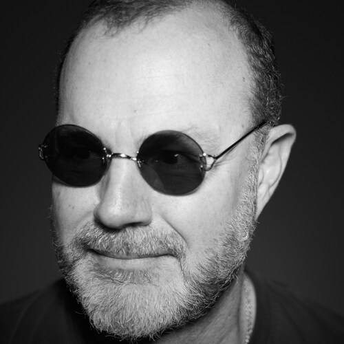 Brasileiro de direita.