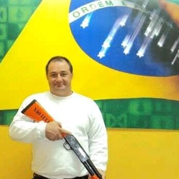 Cheff de cozinha fitness 
Patriota 
Anti-comunista
Atleta de Powerlifting
Cristão 
Bolsonarista