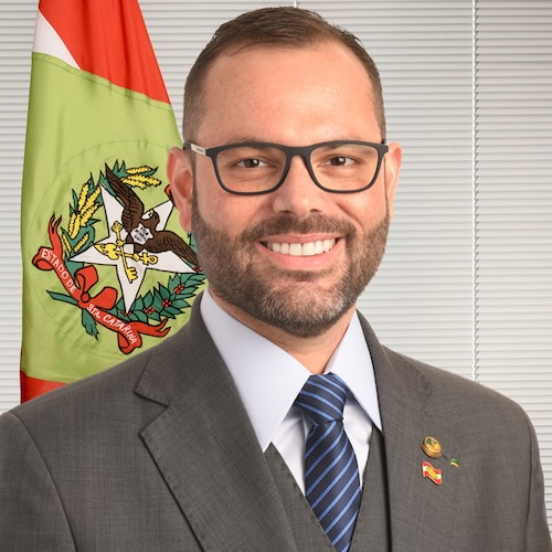 🇧🇷Senador de Santa Catarina
👉🏻Eleito em 2022 com 1.5 milhões de votos
🙏🏼Deus
🔰Pátria
❤️Família
🗽Liberdade