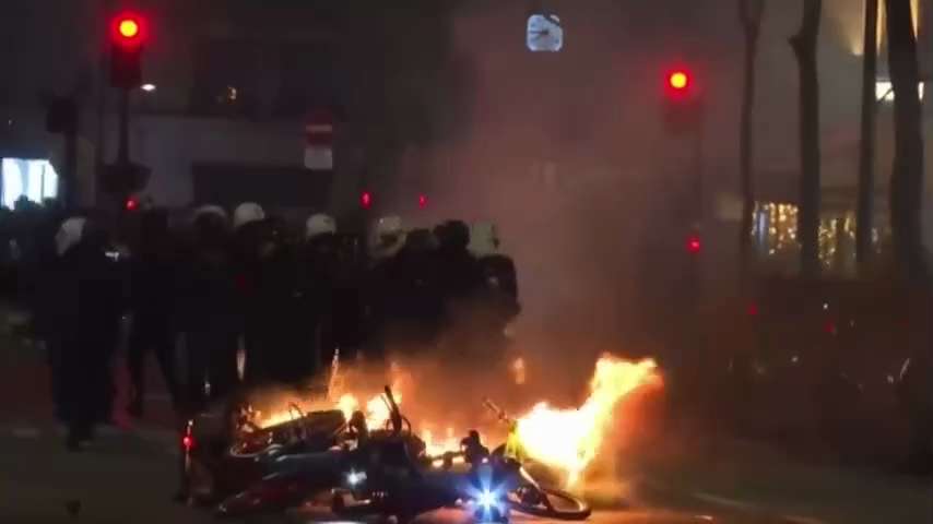 😡😡😡
France is out of control.
Macron's thugs beat up peaceful protesters, protesting against the ...