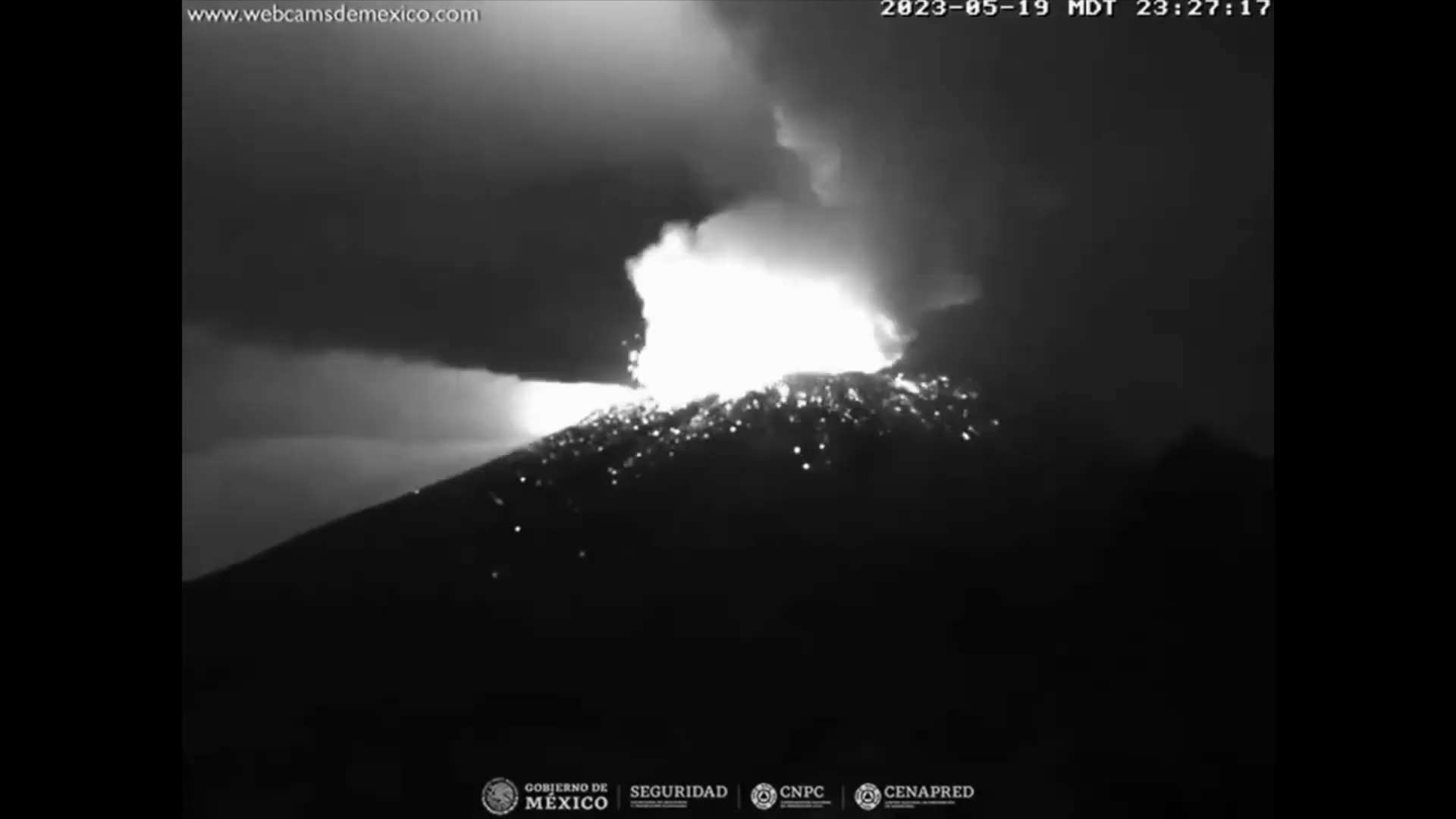 @OscarElBlue  on his way out of the country of #mexico, delayed due to Volcano  #popocatépetl
Durin...