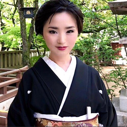 神主/楠公研究会/茶道教授/華道教授/帝国海軍中尉の娘 ▪️著書『 建武中興と楠木正成の真実 』→https://amzn.asia/d/biIzLKl ▪️ブログ→https://ameblo.jp/chihaya0425/ ▪️YouT...