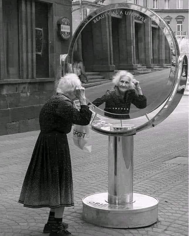 👵Written by a 90 year old!!❤️
🤙42 lessons life taught me 💖
It is something we should all read at ...