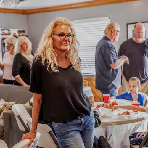 Visit michelleshys🍊🇺🇸's profile on GETTR. View their posts, photos, videos, and connect with them on the social platform.