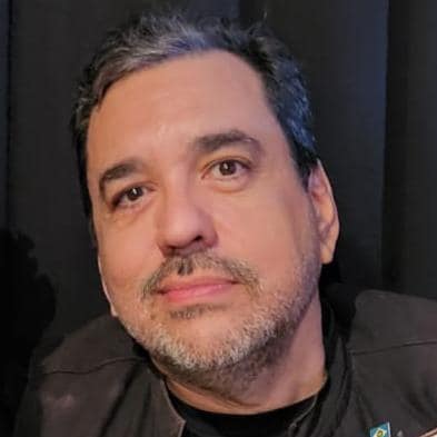 Desenvolvedor de Sistemas e Aplicativos. Motociclista nas horas vagas!

#BolsonaroPresidenteAte2026
#VotoimpressoJa

Apo...