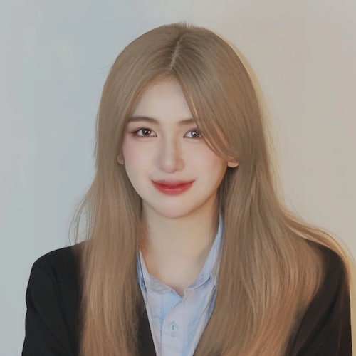 Martha Joan with incredible writing style has been a pivotal figure at Personal Chic since 2021.