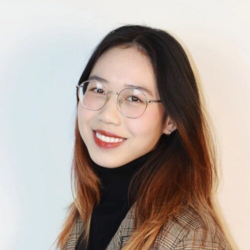 "Emily Johnson is the senior editor at Personal House since 2022.