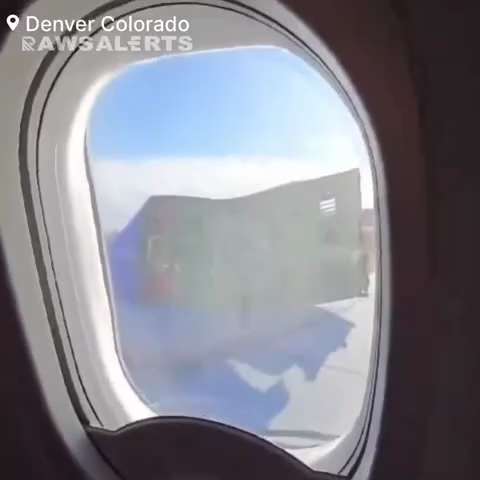 🚨 A Boeing 737 Southwest Airlines Emergency as parts of the Engine Cowling Detaches 

