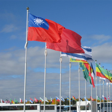 大陸民主人士，堅決反共。