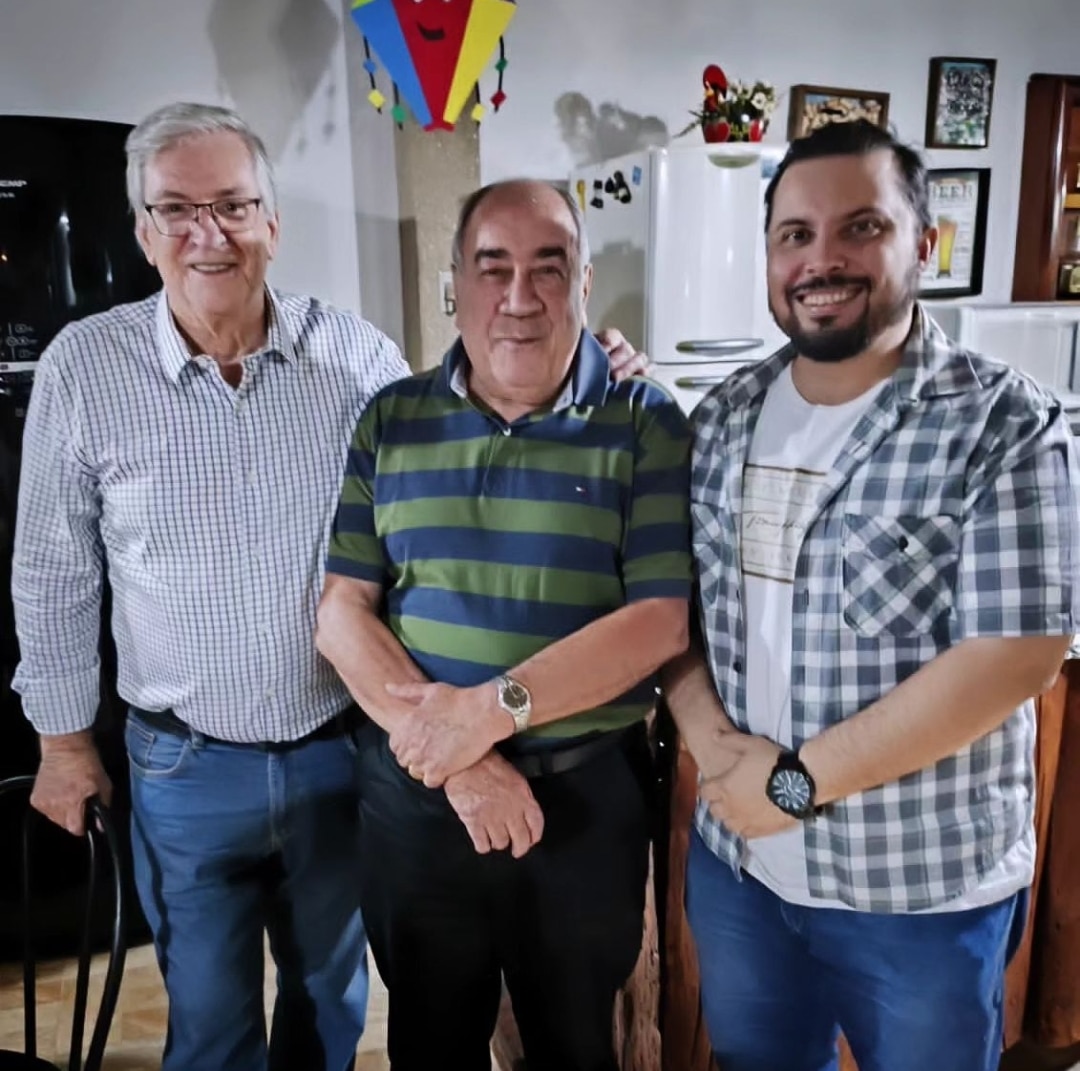 Texto do Rotary Club de Lins:

Neste dia 26/06 o companheiro Anizío Alves completou 38 anos de clube...