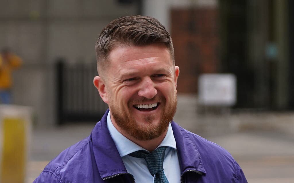 @TommyRobinson1 All this because he tried to put right a major lie to a young lad called Bailey. I believe was 15 at the time.
Well now he would be 18 or 19.
Why isn’t Bailey as a adult now coming forward and telling the truth to help Tommys life. What about the life of Tommy who did all this to help. What about his kids,family,supporters.
Time for Bailey to step forward and return the favour.
Or is he gonna sit back and watch this. Does him or his family have any morals.
#tommyrobinson #tommyrobinsonnews #tommyrobinsonarrested