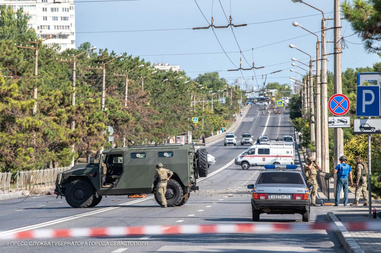 The press service of Governor Mikhail Razvozhaev publishes a photo of the wreckage of American ATACMS missiles shot down over Sevastopol

https://x.com/vicktop55/status/1819323433357914261?t=AD8-lSBUn2MZAqzq9nv2ng&s=19