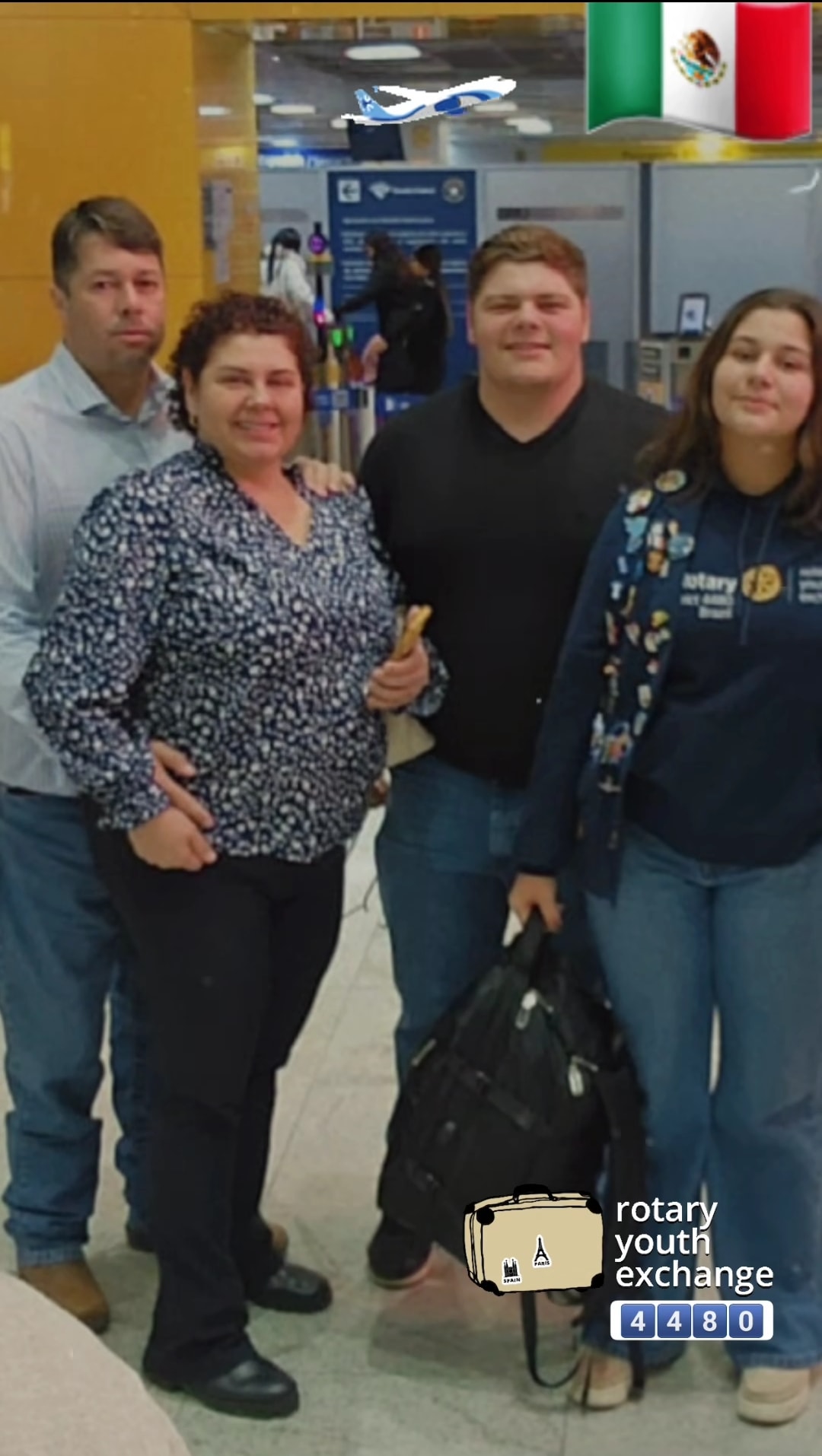 Texto do YEP4480:

Agora, no chegadas e partidas, é a vez do embarque da nossa querida Betina, parti...