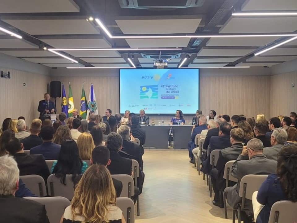 Texto do Rotary Imagem Pública Brasil:

Em uma solenidade no Praiano Hotel, em Fortaleza (CE), neste...