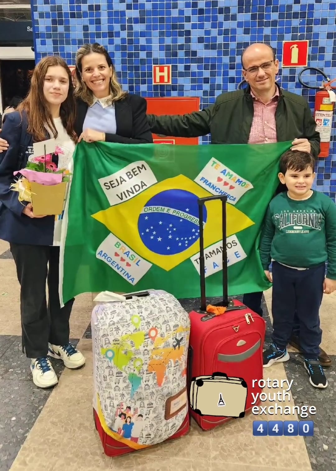Texto do YEP4480:

Nosso chegadas e partidas de hoje tivemos a chegada da nossa querida Franchesca, ...