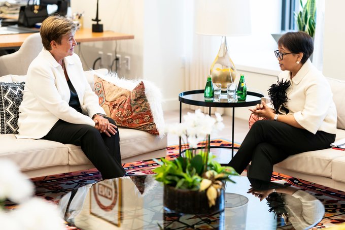 Pleased to welcome Indonesia’s 🇮🇩 Foreign Minister Retno Marsudi (
@Menlu_RI
). We discussed the c...