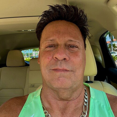 - Cincinnati Born🇺🇸Florida is my Home..Proud American🇺🇸Love God and My Country🇺🇸Trump Won 2020,Election was Stolen...