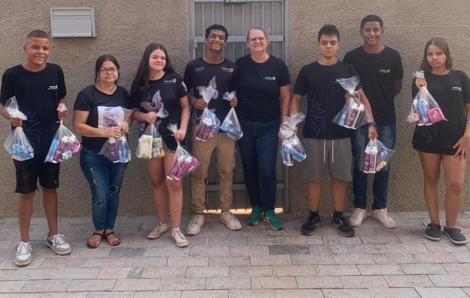 O Interact Club de Barretos realizou neste sábado, a entrega de kits de higiene para as crianças da ...