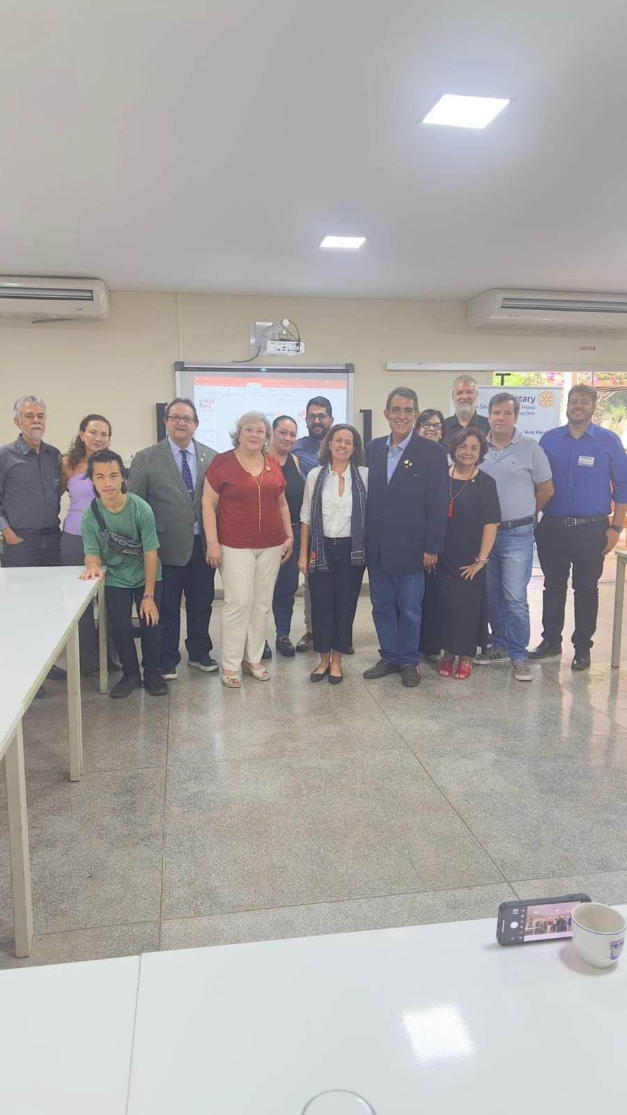 No dia 15 de outubro, o casal Gov. Eder e Nelly Bocchini fizeram a visita oficial no Rotary Club de ...
