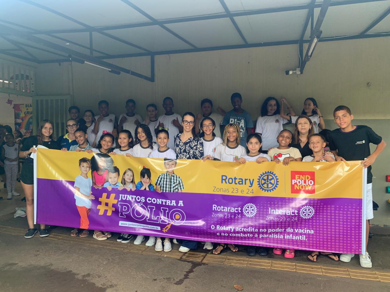 Rotary Club de Barretos continua firme na campanha contra a pólio e, para levar ao maior número de c...
