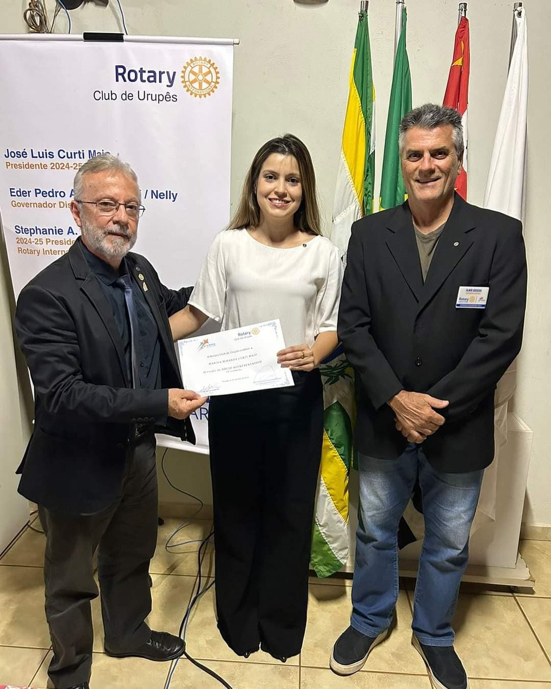 Texto do Rotary Club de Urupês:

Posse da nova companheira Marina ! Seja muito bem vinda!

https://w...