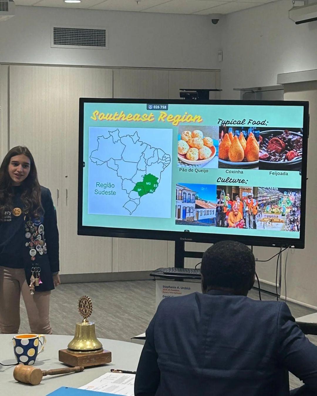 Texto do Rotary Club de Santa Fé do Sul:

A interactiana MARIA LEONOR que está em intercâmbio no Can...