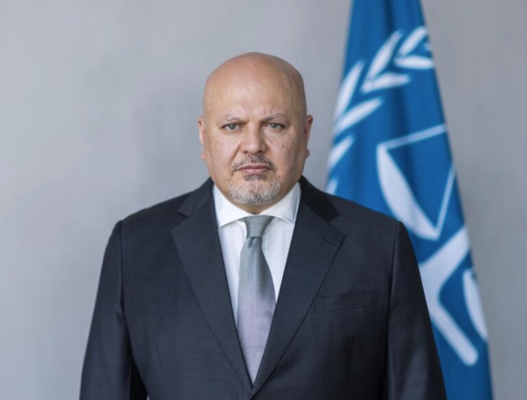Voila Karim Khan, procureur de la #CPI qui demande l'arrestation de Benyamin Netanyahu. Ne croyez surtout pas qu'il est inobjectif, anti-israelien, anti-se