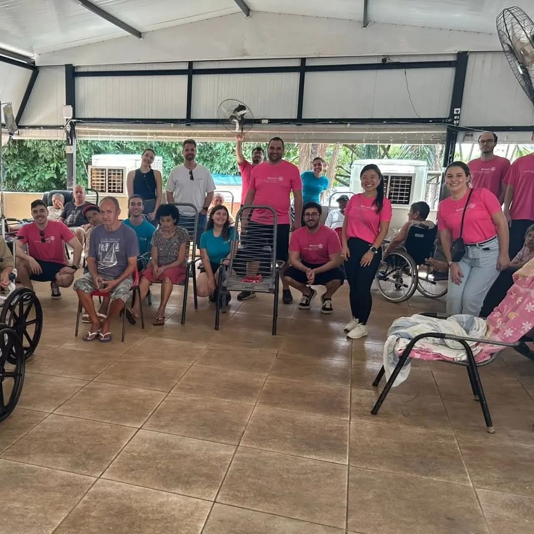 Texto de Renato Chiodo:

Entrega de leite no Lar de Bethânia seguido de ação entre amigos com a turm...