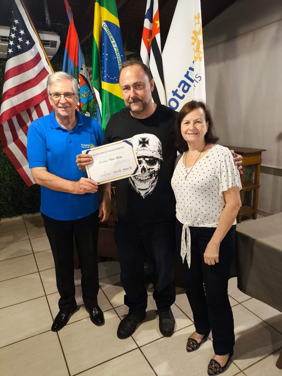 O Rotary Club de Lins homenageou seu parceiro no projeto que doará equipamentos de cozinha e lavande...