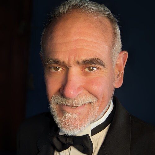 Just a guy who loves information and just tries to make people smile.
Love Photography, scenery, sports & event. No wedi...