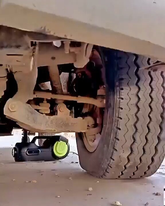 4-In-1 Electric Car Jack Tool Kit
buy here https://awessories.com/product/electric-car-jack-tool-kit...