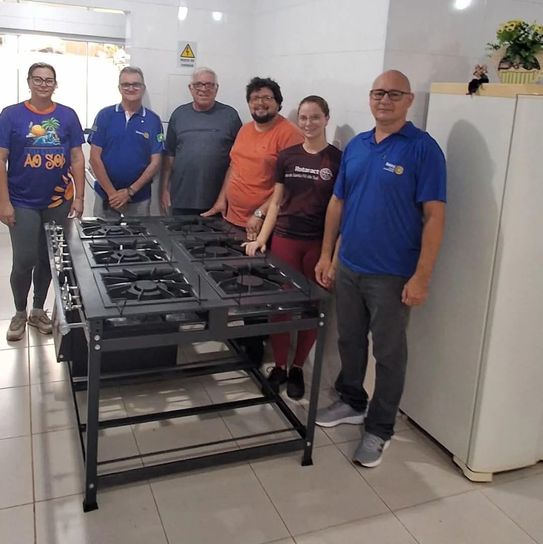 Texto da Revista Rotary Brasil:

Com recursos de um projeto de Subsídio Distrital, o Rotary Club de ...