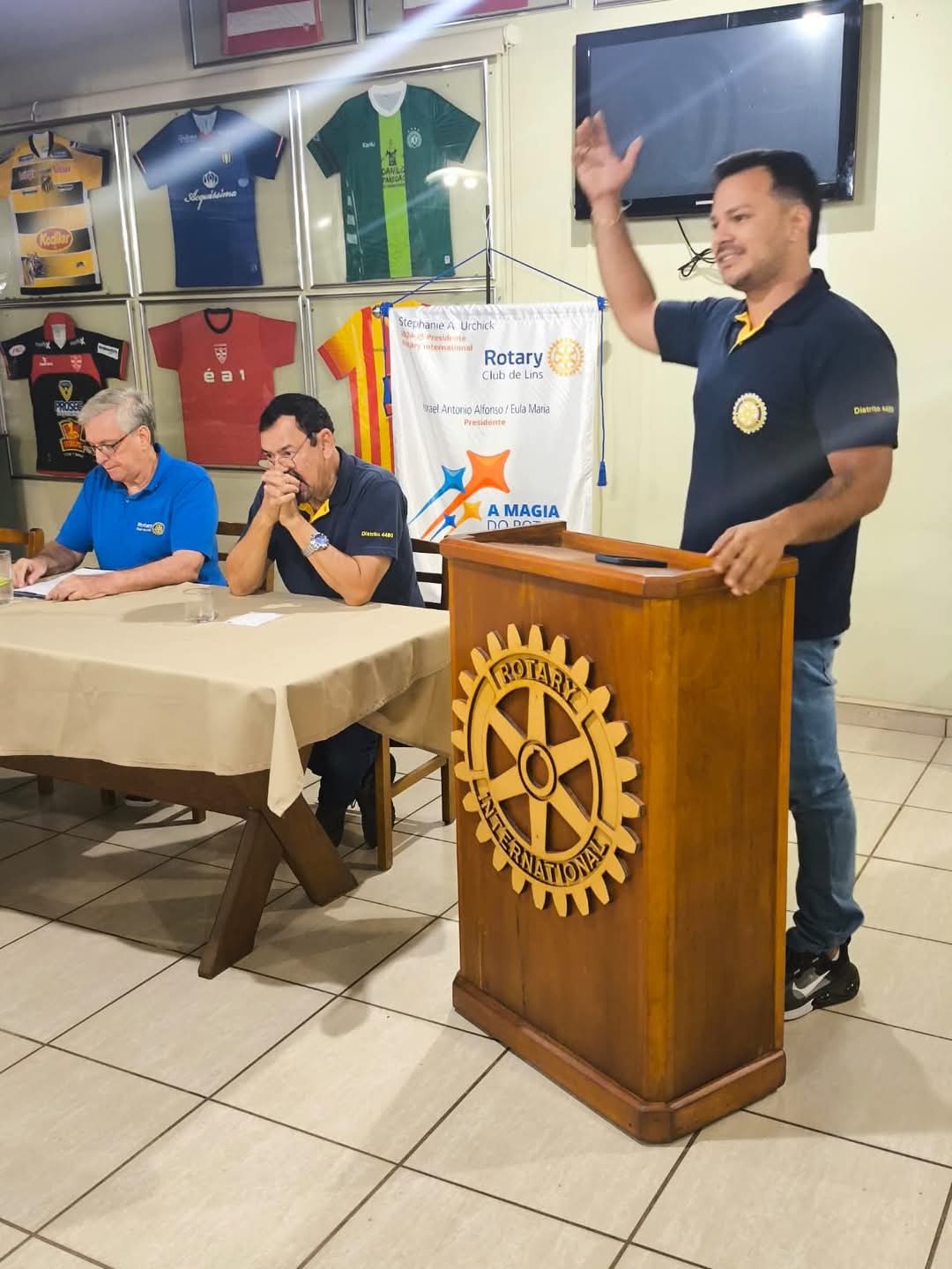 Durante a última reunião do Rotary Club de Lins, o companheiro João Otávio,  Engenheiro Ambiental qu...
