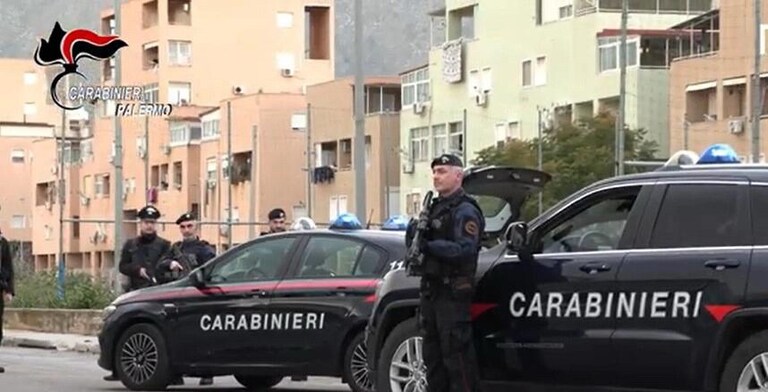 BREAKING: #Italian Police #arrest 130 in biggest #crackdown against #Sicilian #mafia in decades 