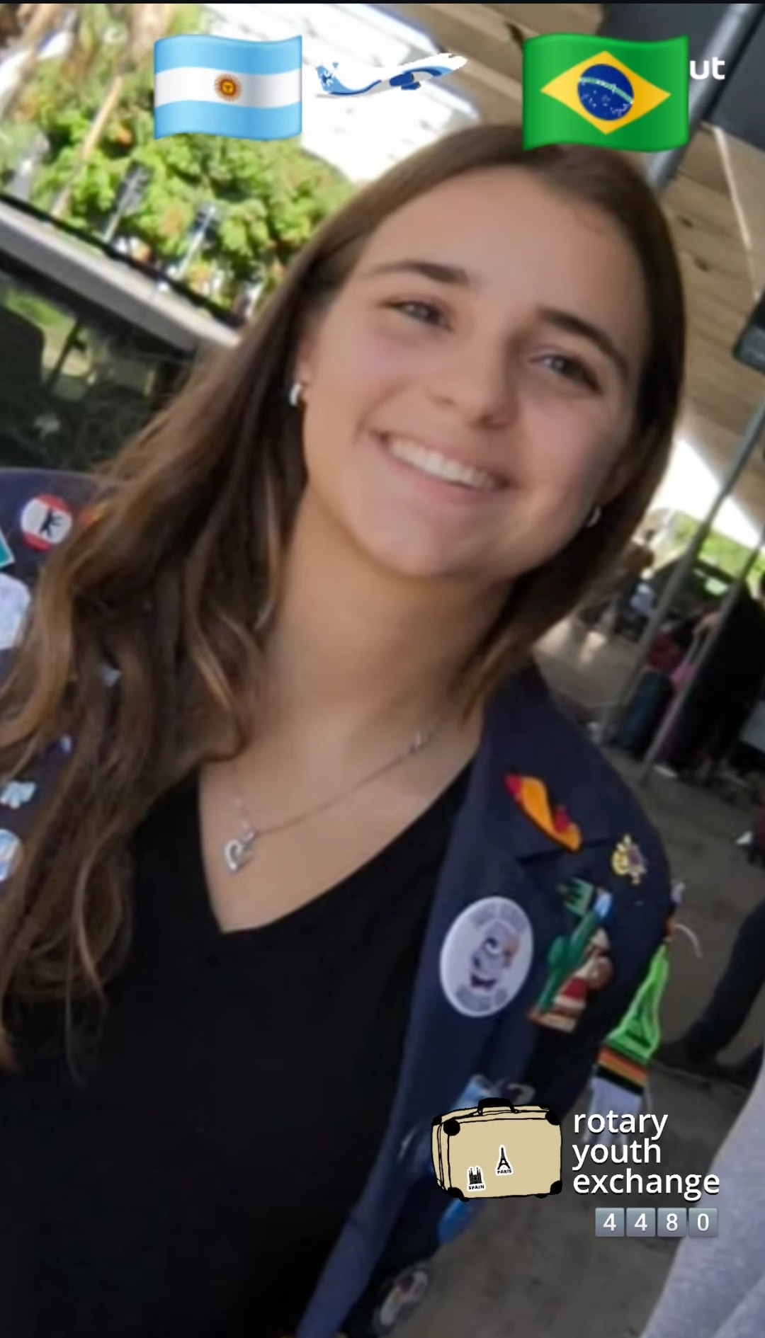 Texto do YEP4480:

No chegadas e partidas de hoje tivemos o desembarque da nossa primeira jovem do i...
