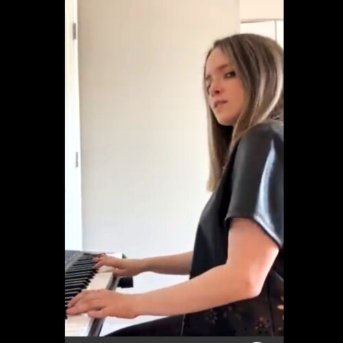 Romantic, moral, ethical, puritan

Girl loves boy ⚫️⚪️

Composer, keyboardist, singer, sketcher, teacher, univ graduate ...