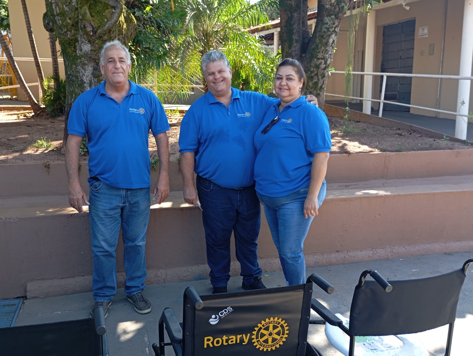 O Rotary Club de Pindorama realizou a entrega de 14 cadeiras Rodas para Lar dos Velhinhos de Pindora...