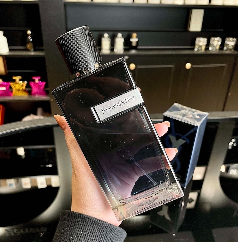 YSL Y EDP là biểu tượng hương thơm dành cho phái mạnh hiện đại, ra mắt năm 2018 bởi Yves Saint Laure...