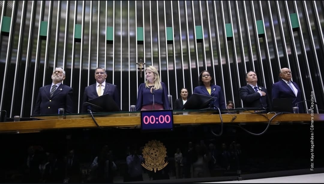 Texto do Rotary Imagem Pública Br:

Sessão Solene em Homenagem aos 120 anos do Rotary International....