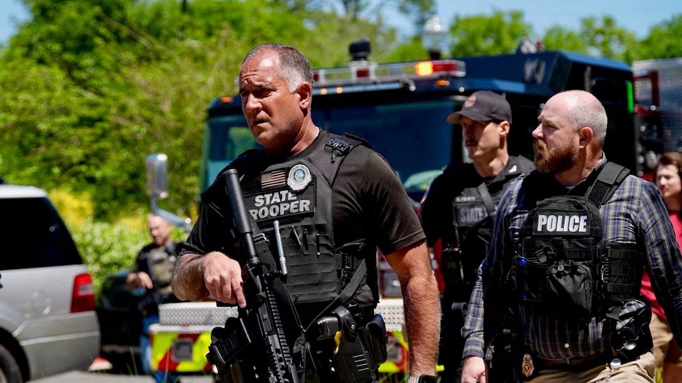 2 killed and 5 injured in FSU shooting. 

Shooter is 20 year old Phoenix Eichner whose mother is a Leon County, FL Sheriff Deputy.

#FSUShooting #FSUSTRONG #BreakingNews