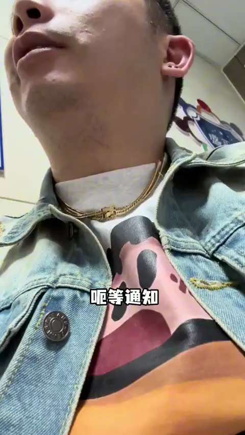 4月21日，江苏。男子向银行预约取款400万，还要先去派出所接受询问和反诈宣传，警察问男子取款用来做什么，中途还要求男子交出手机，称要检查手机里有没有下载陌生的聊天软件。最终男子放弃不取了，警察听后表...