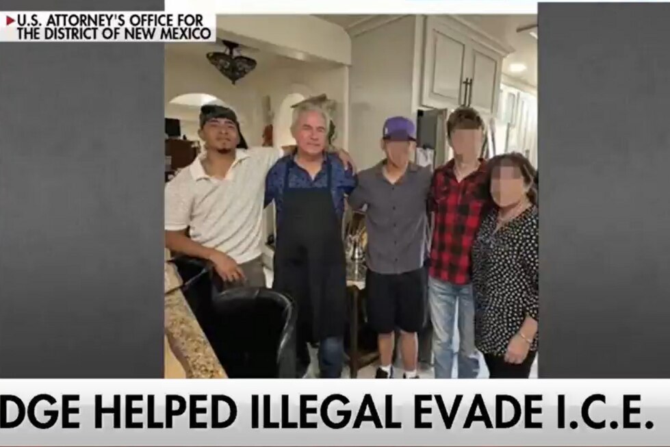 PIZZA SHEET "WANNA BE" POTUS SOB JUDGE !
FUK CRIMINAL NEW MEAT RYKERS ISLAND !
