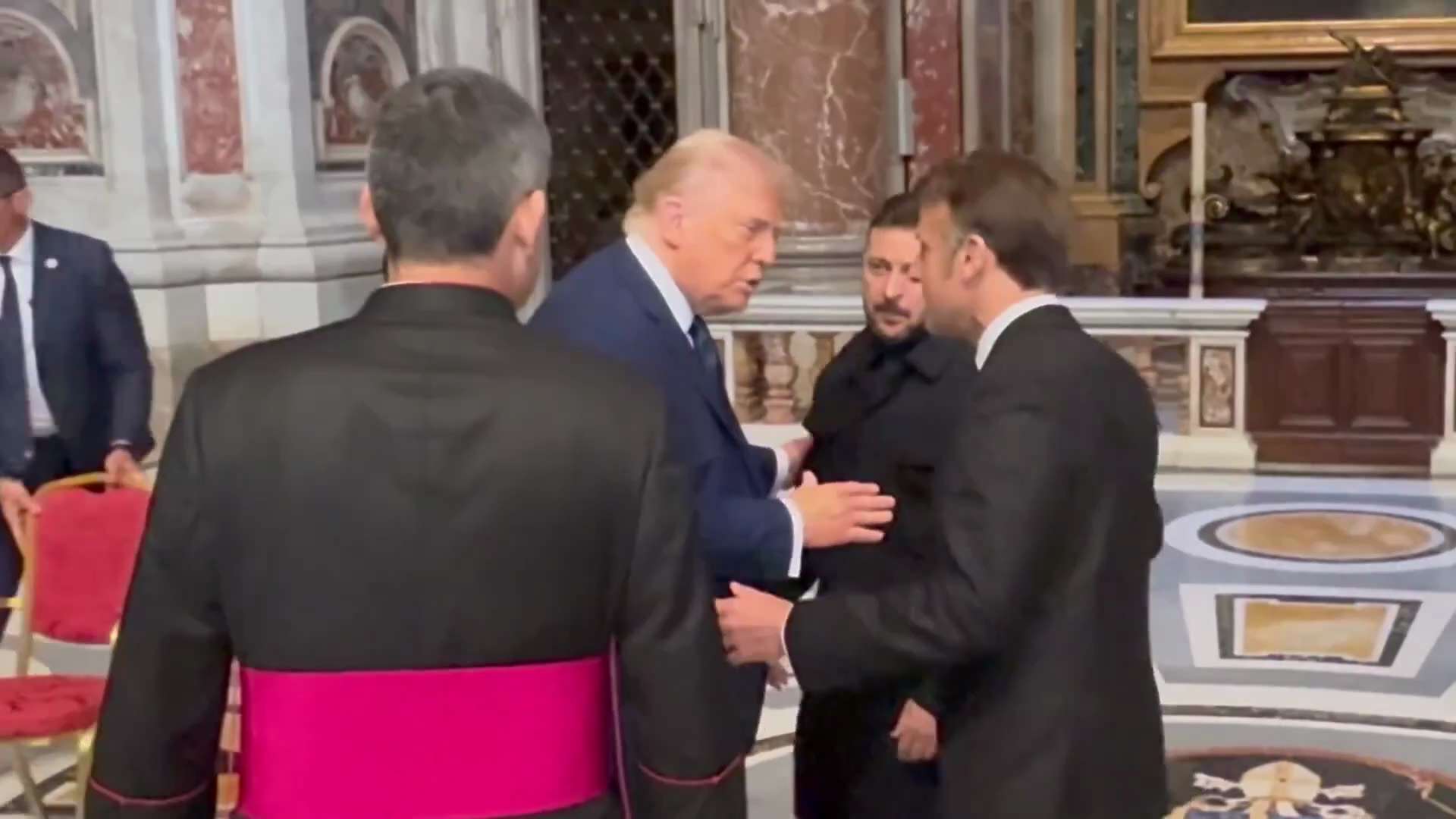 Trump🤯 
sitting down for a private meeting with Zelensky 🇺🇦 
 this morning in 
St. Peter’s Basili...